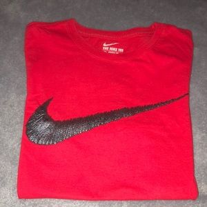 Nike Shirt Men’s Medium w/ Black Swoosh Logo Athletic Cut Short Sleeve T-Shirt